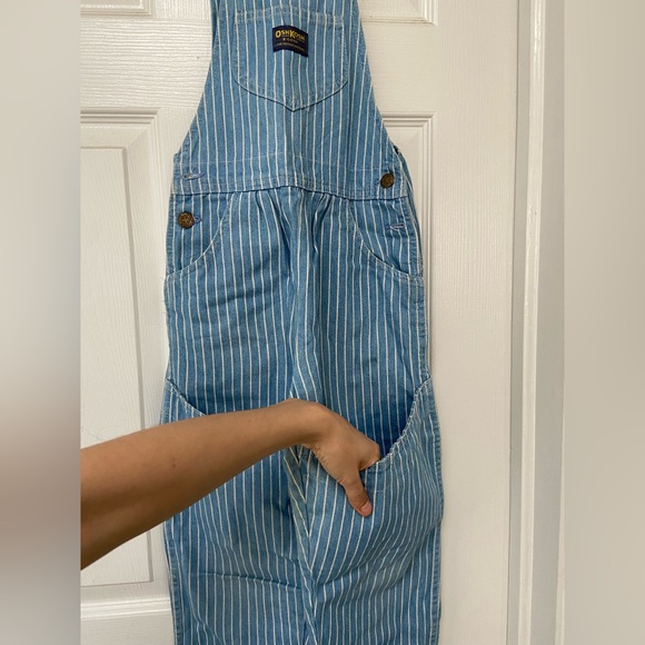Kid’s Vintage 1980s OshKosh B’gosh overalls - Picture 3 of 6